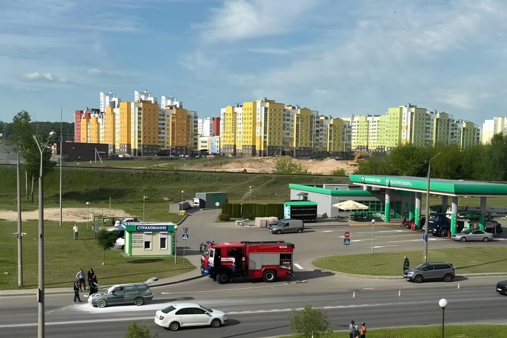 Герои на дороге: в Гродно очевидцы спасли авто от пожара 2 1748412867photo 2025 05 27 21 19 59 1