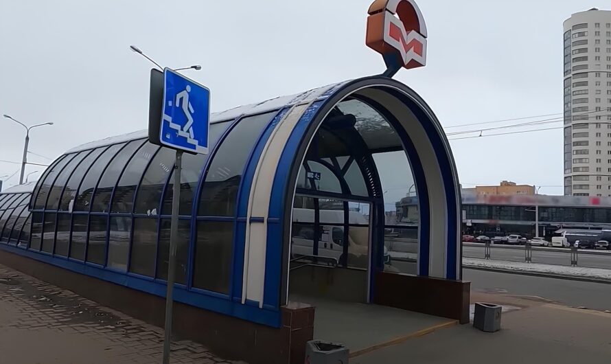 На станциях минского метро исчезли буквы — в метрополитене объяснили причину