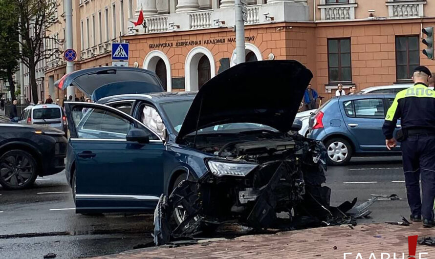 В Минске столкнулись три машины: водитель в больнице