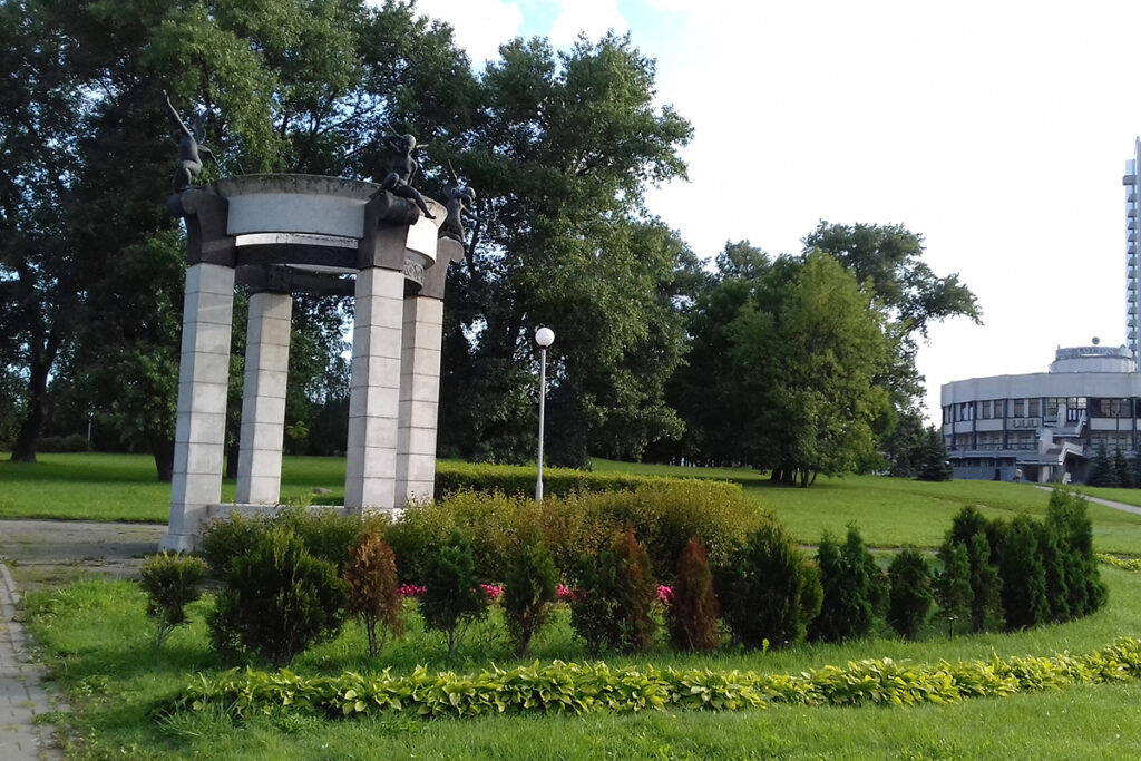skver starostinskaya sloboda v gorode minske 48479467651
