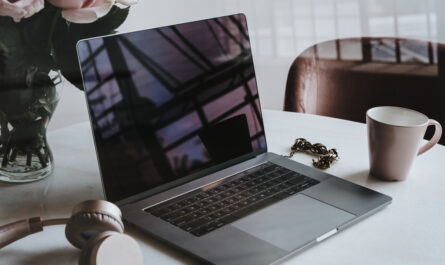 laptop airport lounge 1