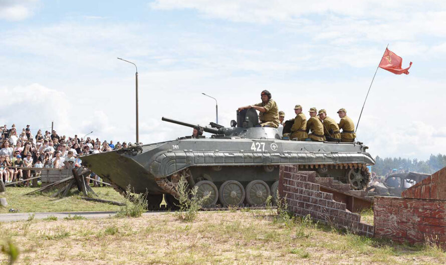 Реконструкция боев и парашютисты: 2 августа на «Линии Сталина» пройдет фестиваль
