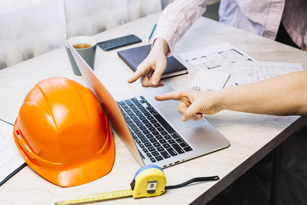 Подработка без опыта: сколько платят белорусам на временных работах 2 architecture concept with laptop workspace