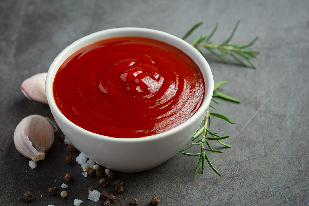 ketchup tomato sauce with fresh tomato