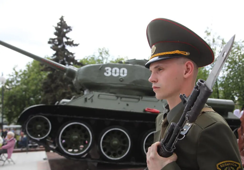Бобруйск открыл обновленную площадь Победы к 9 Мая 2 1m6a7095